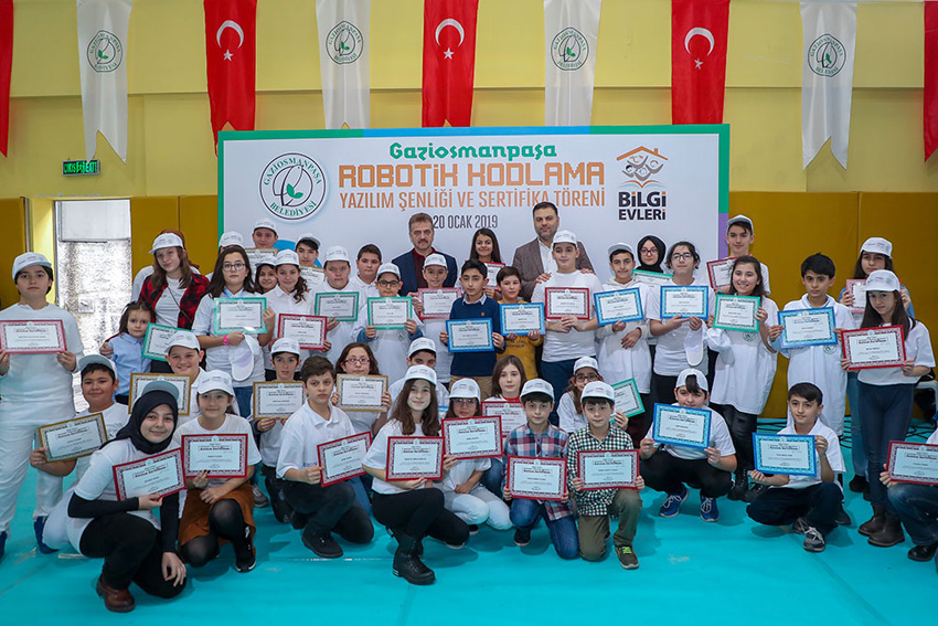  ÖĞRENCİLER PROJELERİNİ SERGİLEDİ