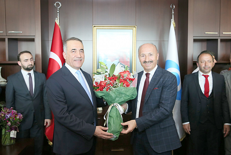 DURSUN HİZMET BAYRAĞINI DEVRALDI
