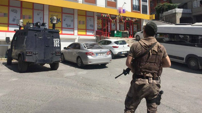 SULTANGAZİ’DE MARKET SOYGUNU 
