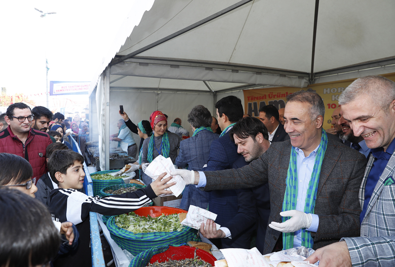 5 TON HAMSİ DAĞITILDI