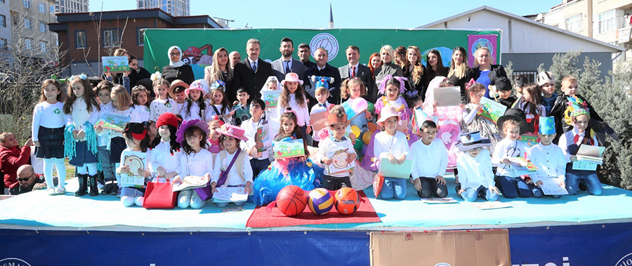 MİNİKLERDEN GERİ DÖNÜŞÜM DEFİLESİ