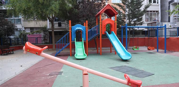 PARKLAR BAŞTAN AŞAĞI YENİLENİYOR