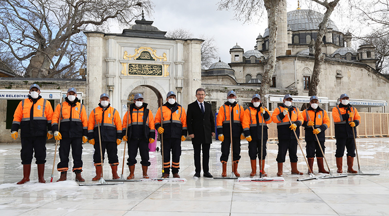 EYÜPSULTAN CAMİİ GÜL SUYUYLA YIKANDI