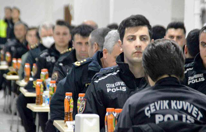 AKTAŞ, ÇEVİK KUVVET’TE İFTAR YAPTI
