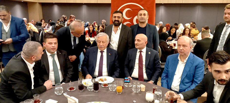 BAYRAMPAŞALILAR MHP İFTARINDA BULUŞTU
