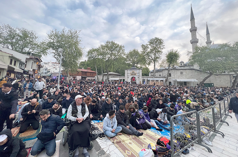 VATANDAŞLAR EYÜPSULTAN'A AKIN ETTİ  