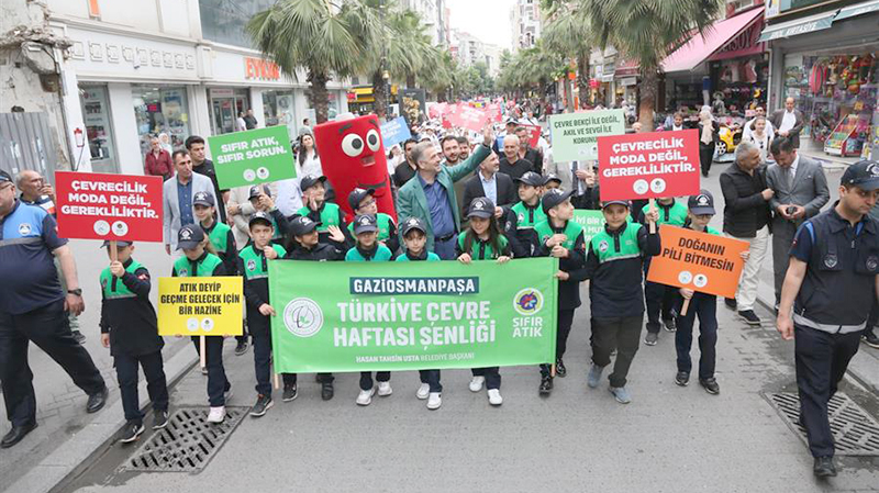 ÖĞRENCİLER GELECEĞİNE SAHİP ÇIKIYOR