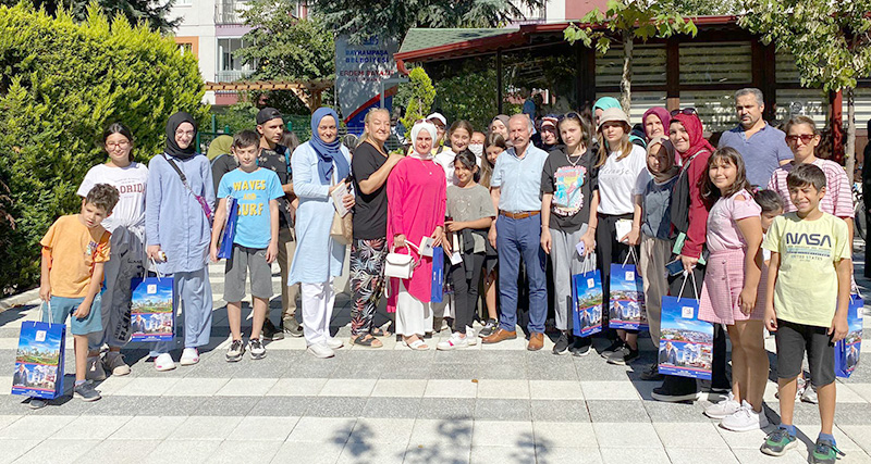BAYRAMPAŞA AYNI ANDA KİTAP OKUDU 