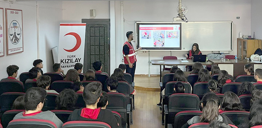 KIZILAY YENİ GENÇLERLE GÜÇLENİYOR