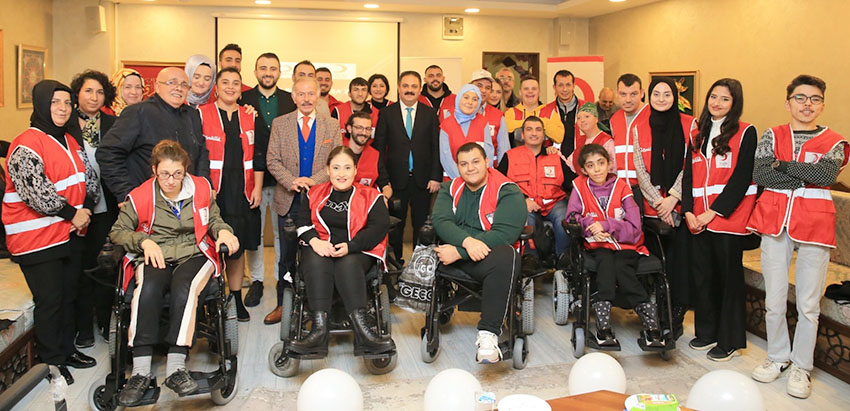KIZILAY’DAN AKÜLÜ TEKERLEKLİ SANDALYE
