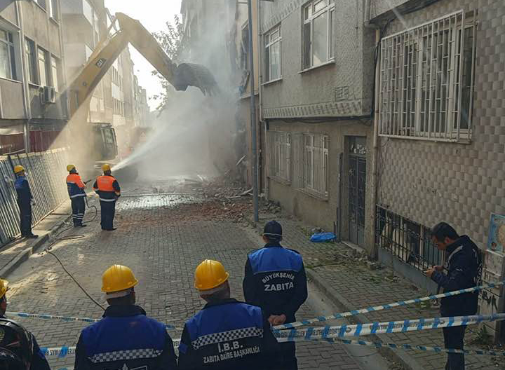 İSMETPAŞA’DA YIKIM BAŞLADI