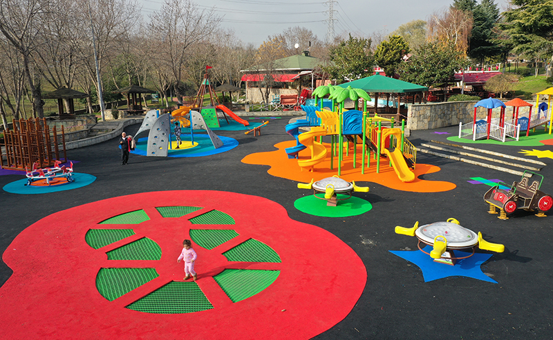 BAYRAMPAŞA’DA PARKLAR ÇOK RENKLİ