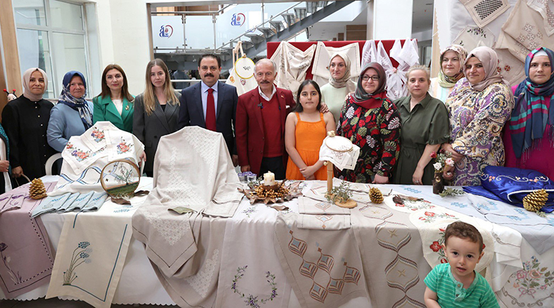 BAYRAMPAŞA’DA YIL SONU SERGİLERİ