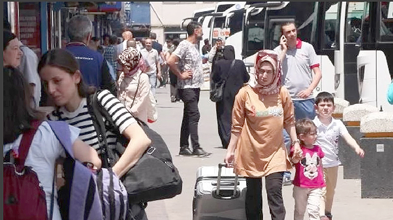 OTOGARDA YOĞUNLUK BAŞLADI