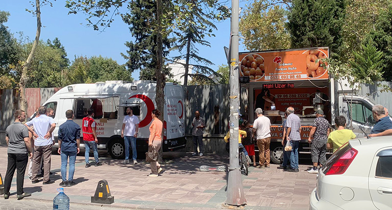 KIZILAY’DAN LOKMA DAĞITIMI