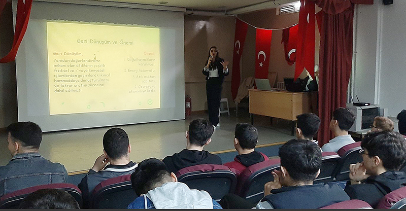ÖĞRENCİLERE GERİ DÖNÜŞÜM EĞİTİMİ