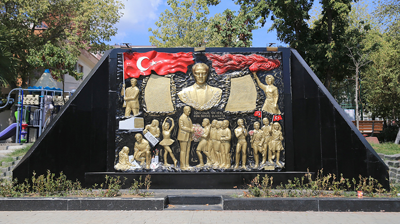 ATATÜRK BÜSTÜ YENİLENDİ