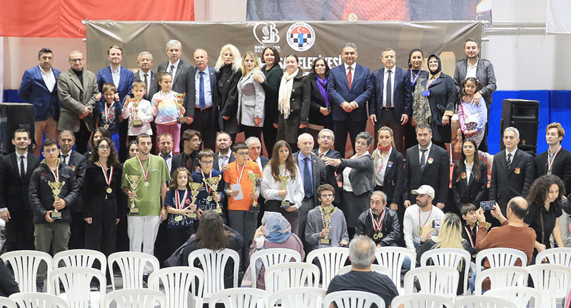 SATRANCIN USTALARI YARIŞTI