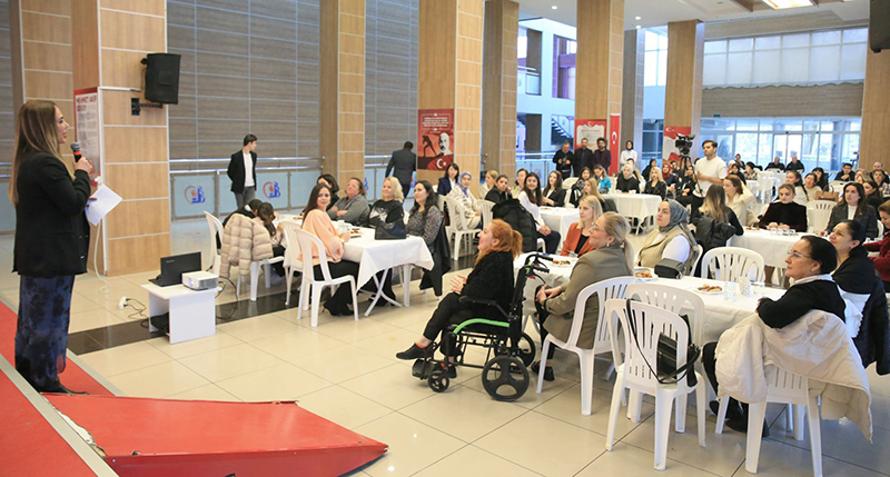  BELEDİYEDEN KADIN ÇALIŞTAYI