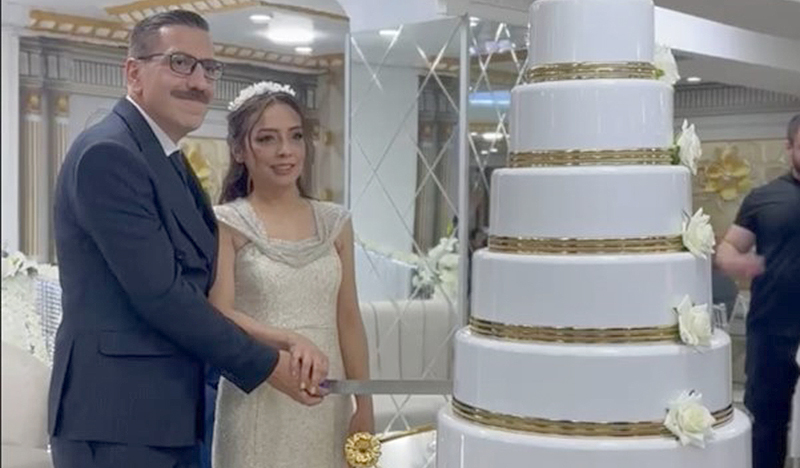 ARZU VE CEM ÖZTÜRK DÜNYA EVİNE GİRDİ