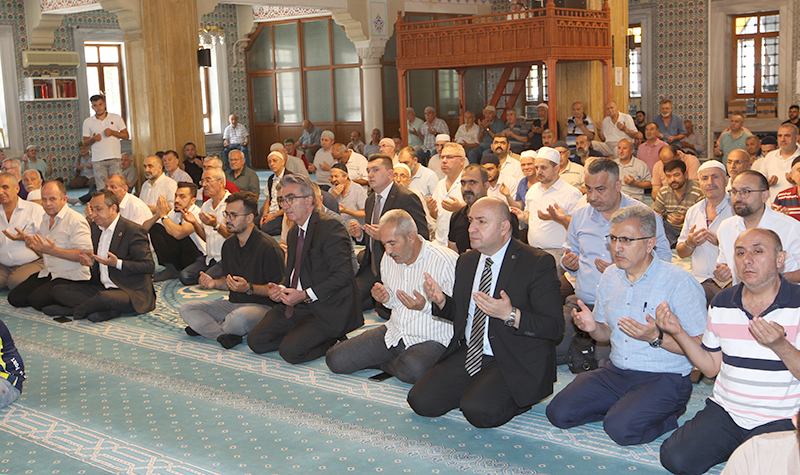 15 TEMMUZ ŞEHİTLERİ DUALARLA ANILDI
