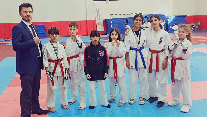 BAYRAMPAŞA SPOR KULÜBÜ’NDEN KARATEDE ZAFER